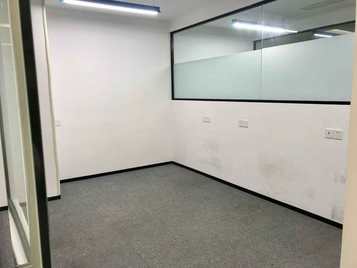 新漕河泾国际商务中心徐汇 新漕河泾国际商务中心 81平米 中等装修