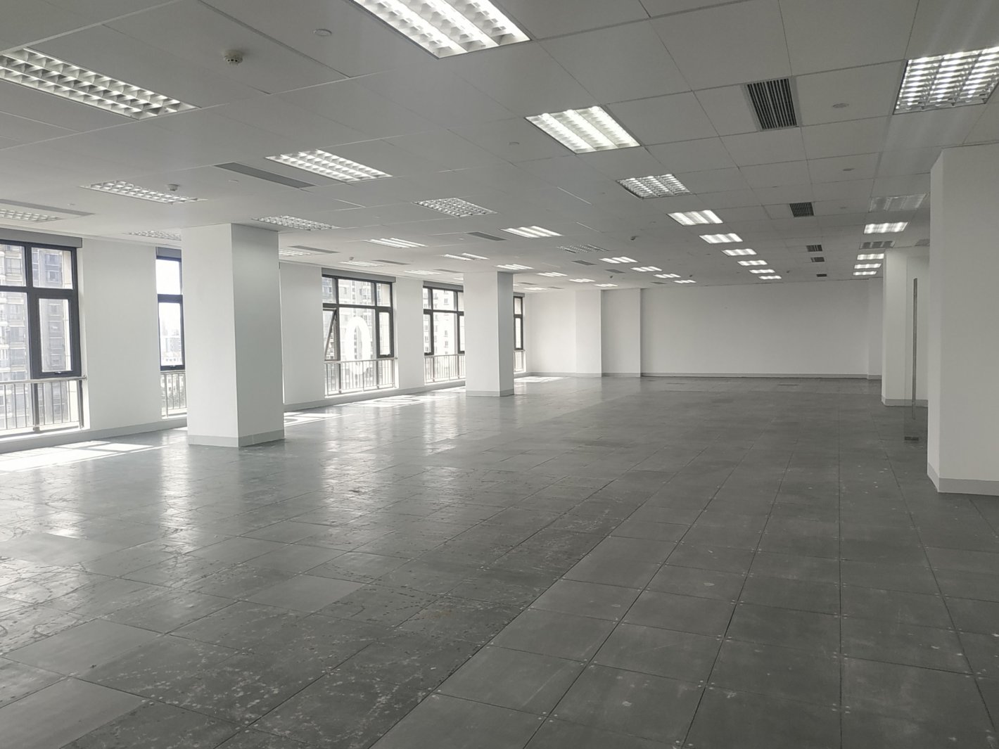 中港汇浦东874平米办公室出租-租金价格6.50元/m²/天