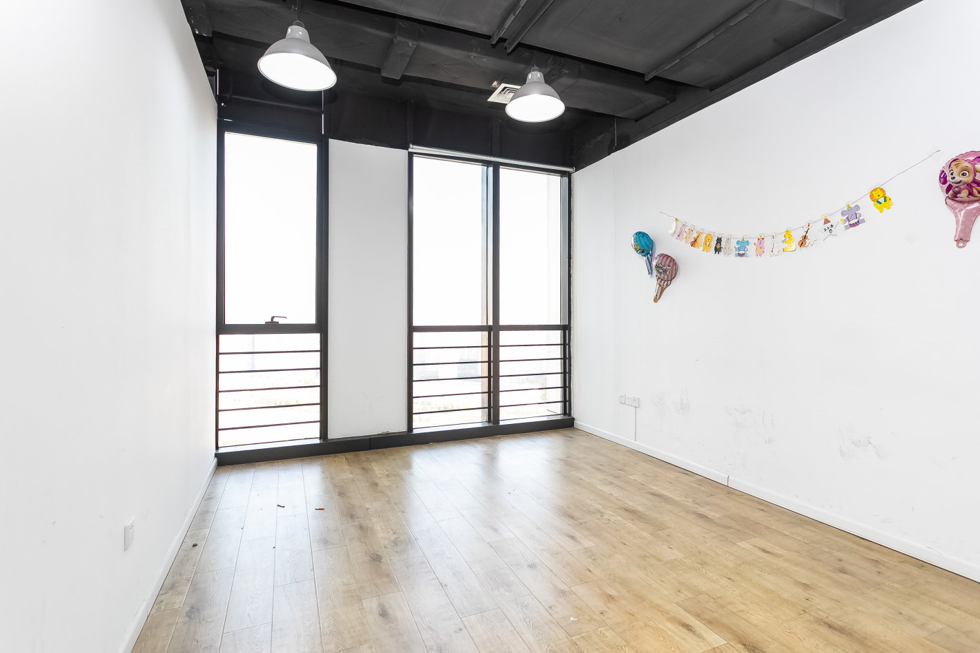 华滋奔腾大厦宝山 华滋奔腾大厦 284平米 中等装修