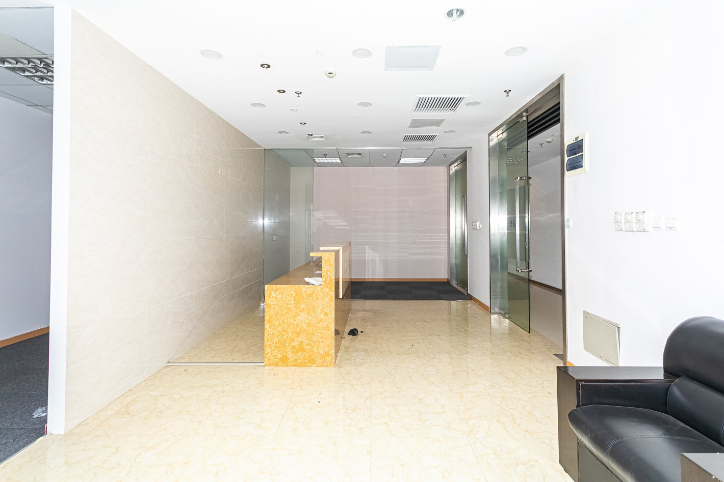 华滋奔腾大厦宝山 华滋奔腾大厦 239平米 中等装修