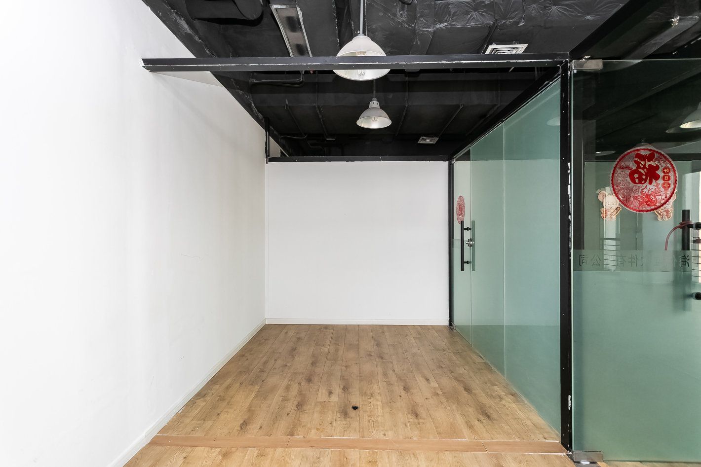 华滋奔腾大厦宝山 华滋奔腾大厦 284平米 中等装修