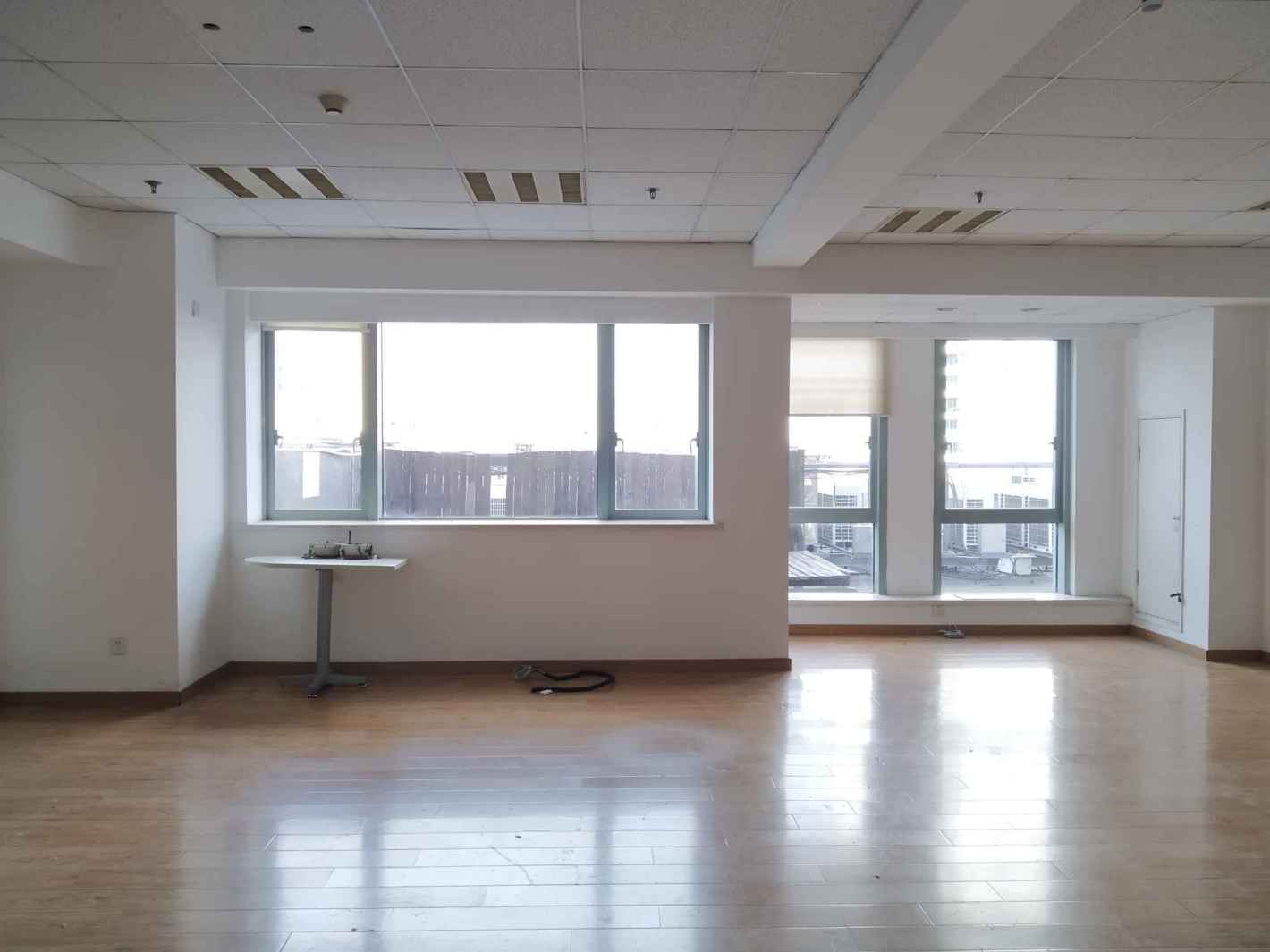 伸大厦120平米办公室出租-租金价格4.87元/m²/天