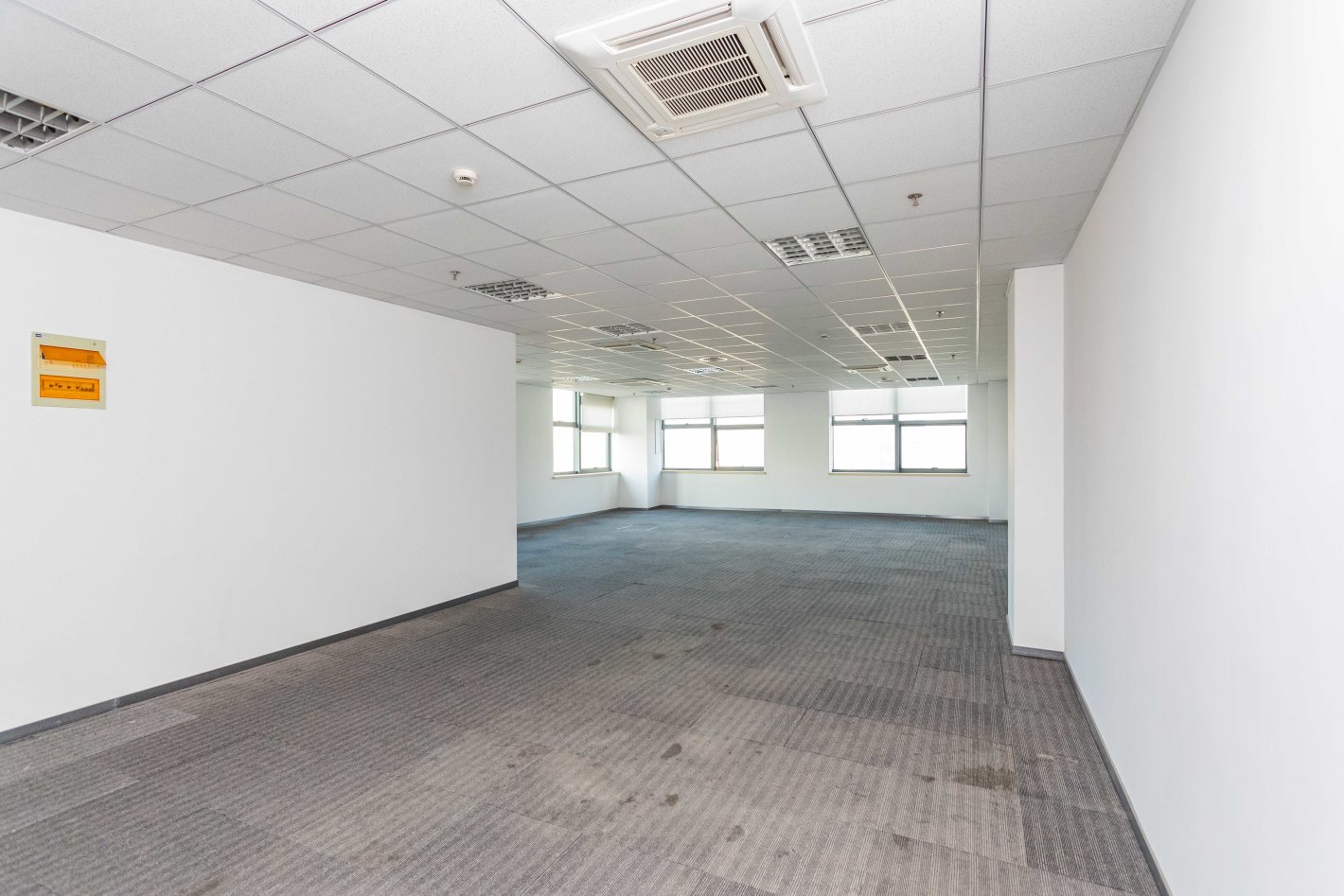 江裕大厦大宁 /延长路 江裕大厦 151.2平米 中等装修