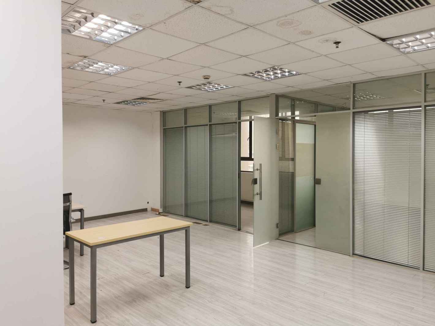 华纳商务中心160平米办公室出租-租金价格4.26元/m²/天