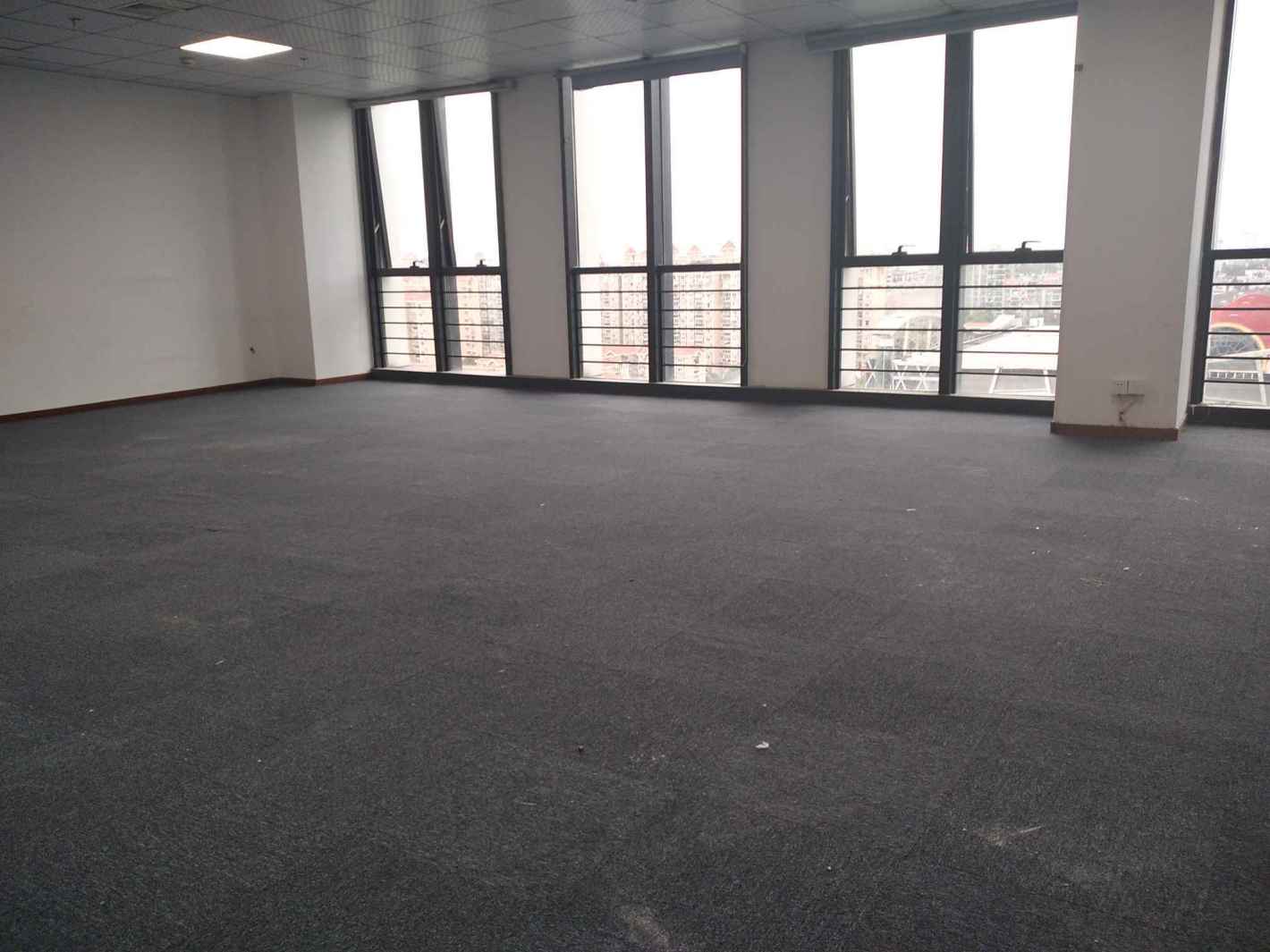 华滋奔腾大厦宝山 华滋奔腾大厦 103平米 简装修