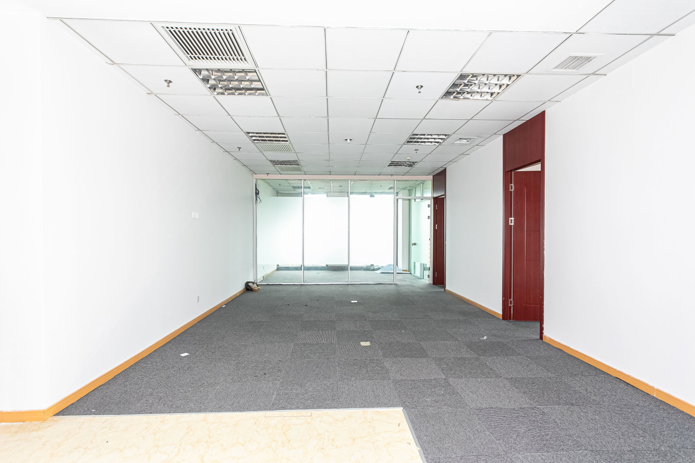 华滋奔腾大厦宝山 华滋奔腾大厦 239平米 中等装修