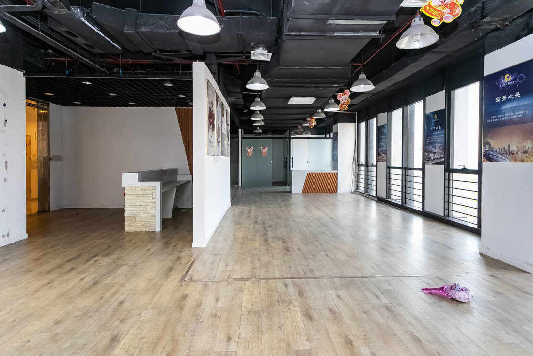 华滋奔腾大厦宝山 华滋奔腾大厦 284平米 中等装修