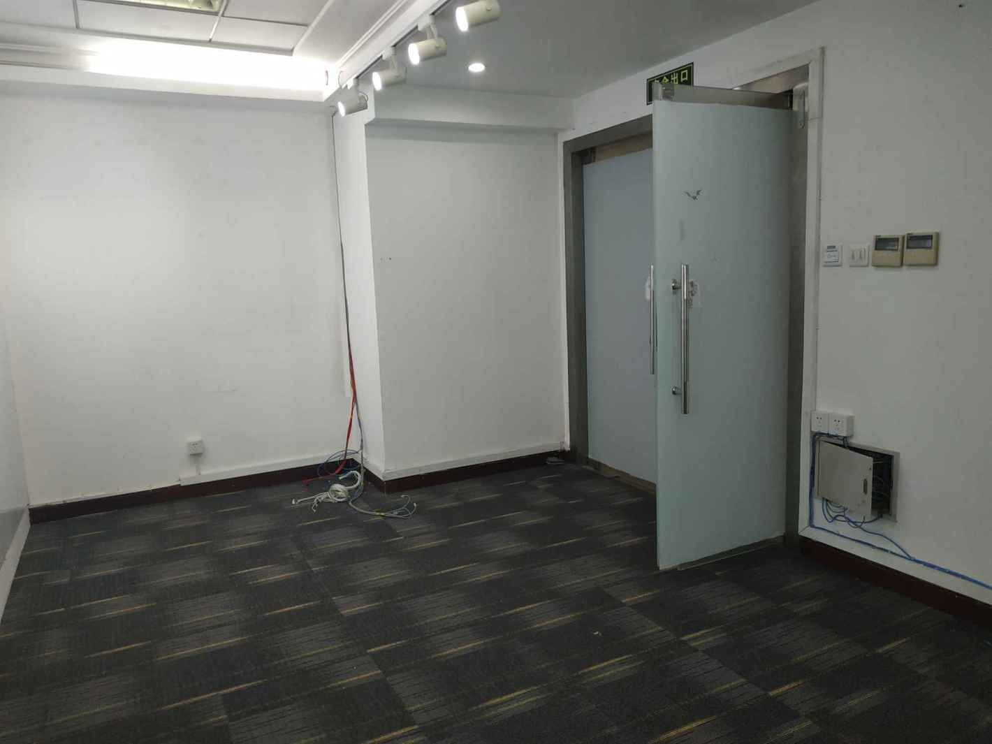 飞洲国际广场徐汇 飞洲国际广场 220平米 中等装修