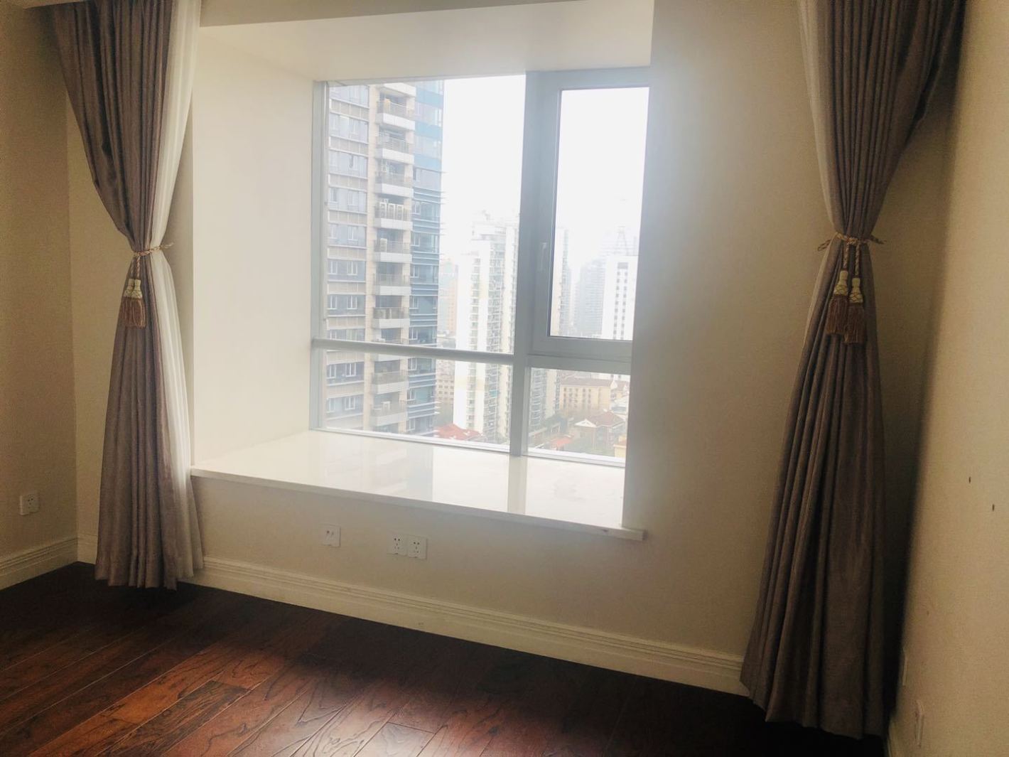 日月光伯爵居黄浦 日月光伯爵居 137平米 毛坯