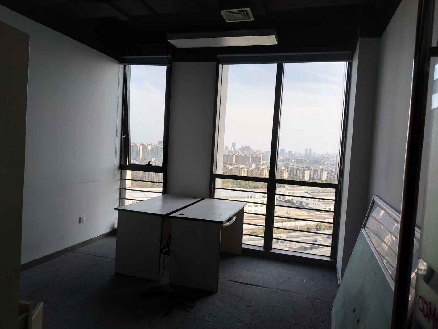 华滋奔腾大厦宝山 华滋奔腾大厦 291平米 中等装修