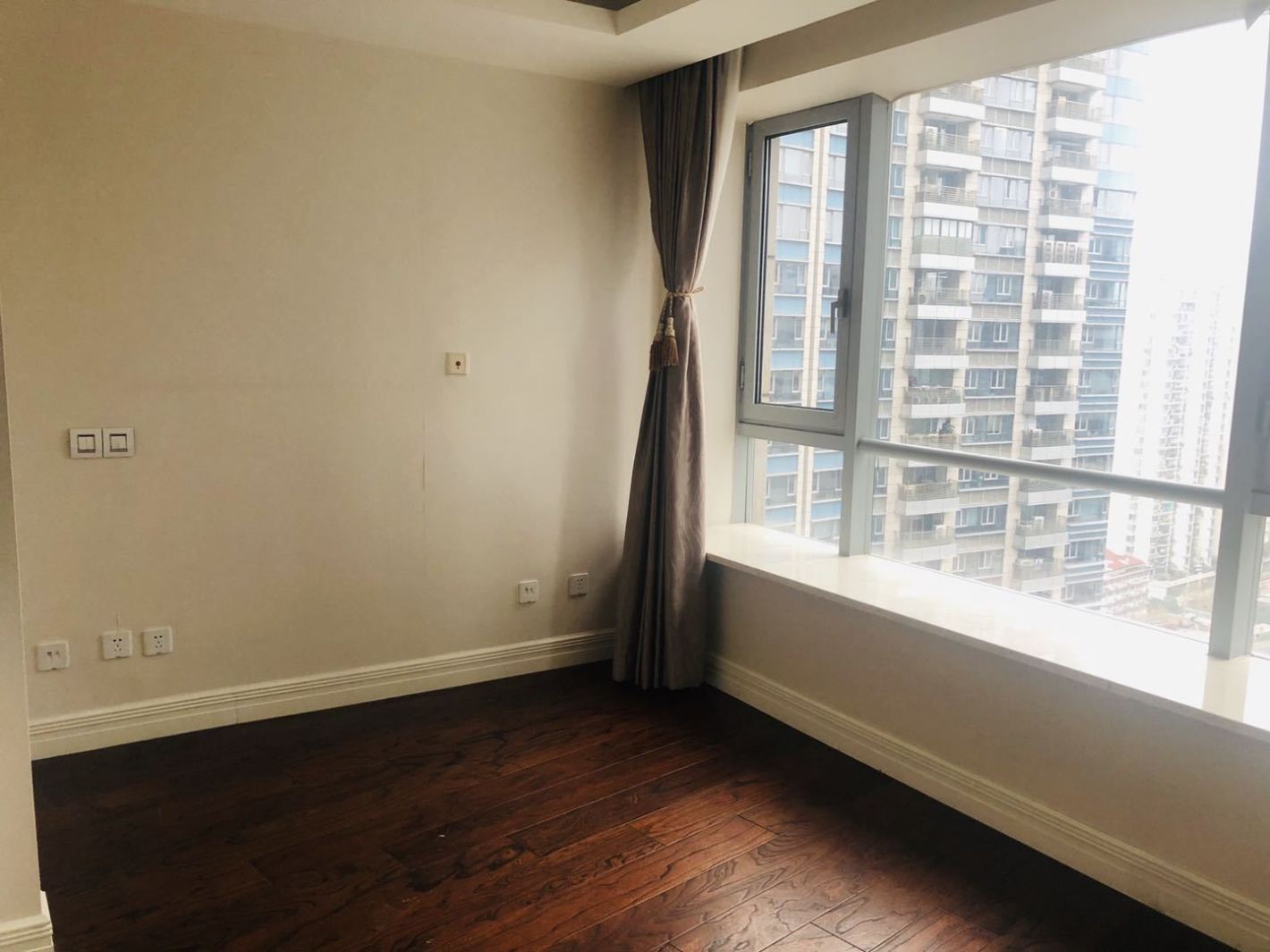 日月光伯爵居黄浦 日月光伯爵居 137平米 毛坯