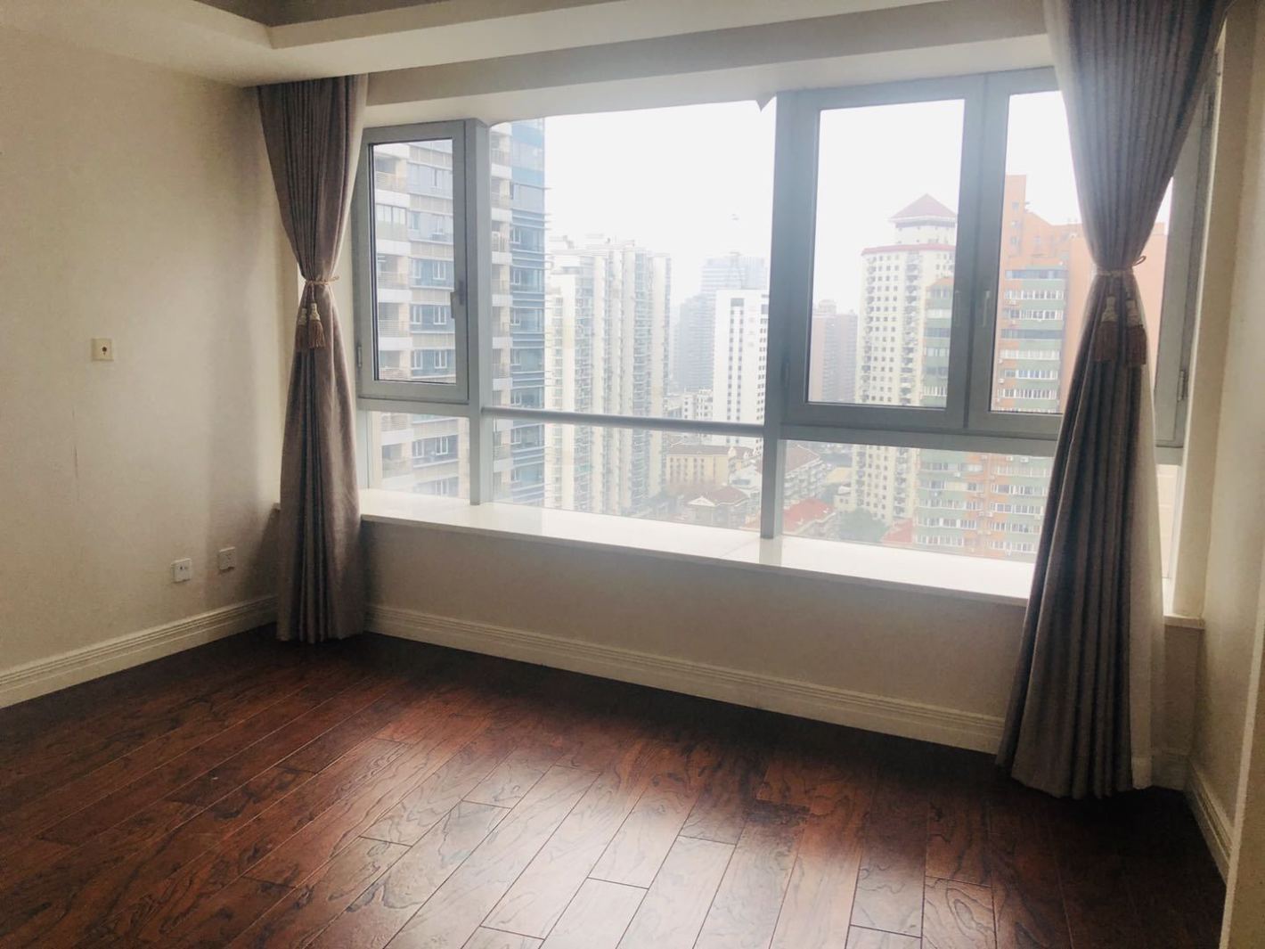 日月光伯爵居黄浦 日月光伯爵居 137平米 毛坯