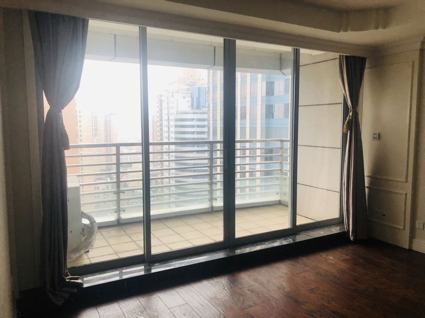 日月光伯爵居黄浦 日月光伯爵居 137平米 毛坯