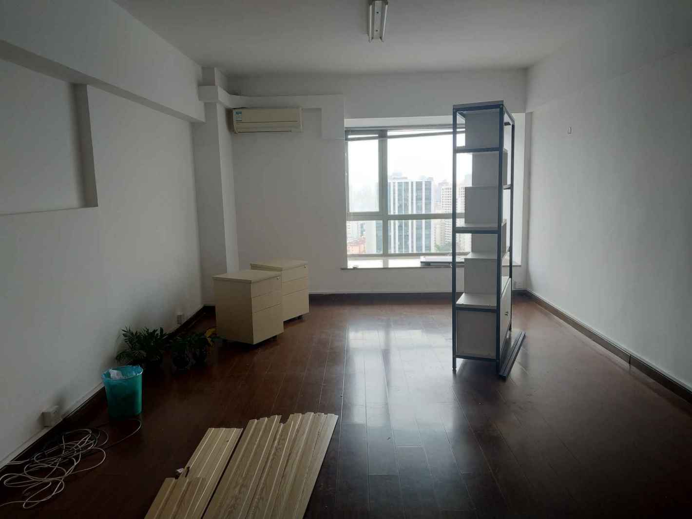 徐汇商务大厦46平米办公室出租-租金价格4.88元/m²/天