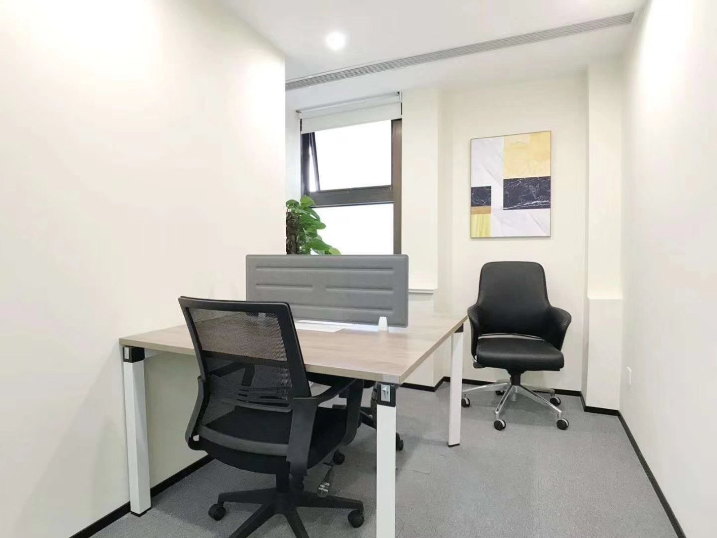 梅龙镇广场静安区南京西路　梅龙镇广场　137平精装修带家具