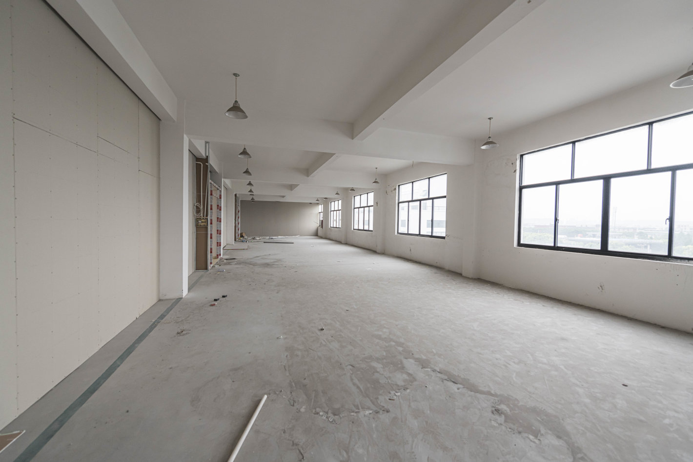 8090微光青创基地302平米办公室出租-租金价格1.01元/m²/天