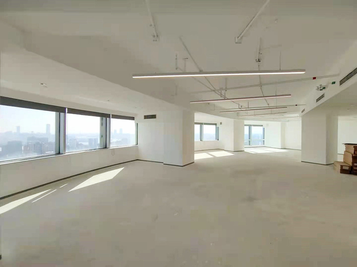 中港汇黄浦(原长城金融大厦)黄浦 中港汇黄浦(原长城金融大厦) 296平米 简装修