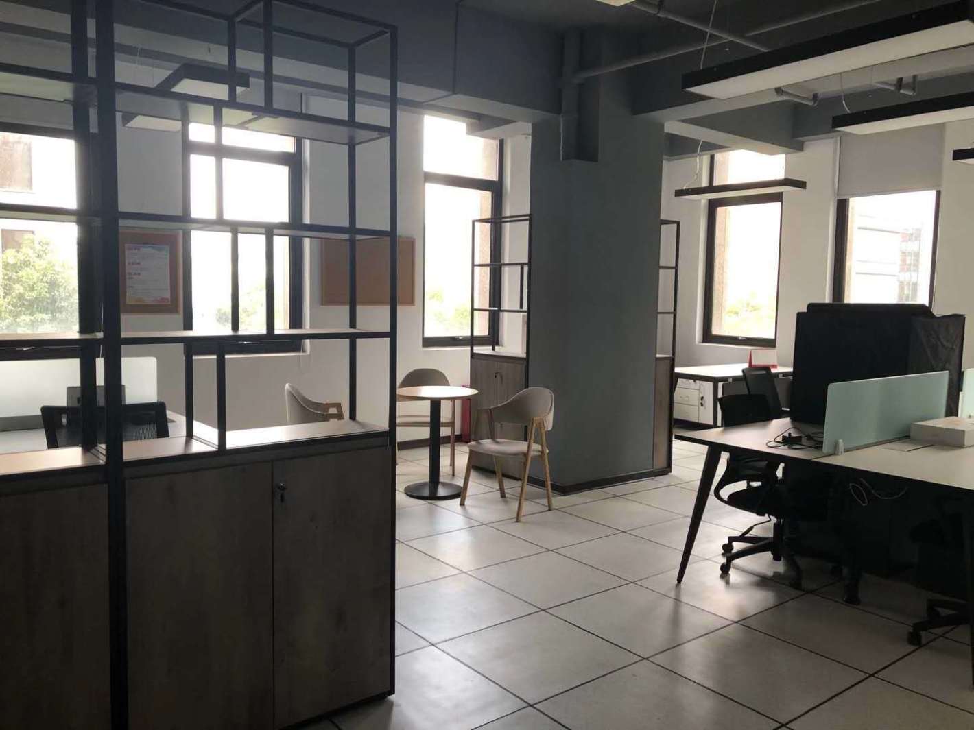 扬子江国际企业广场长宁 扬子江国际企业广场 680平米 精装修