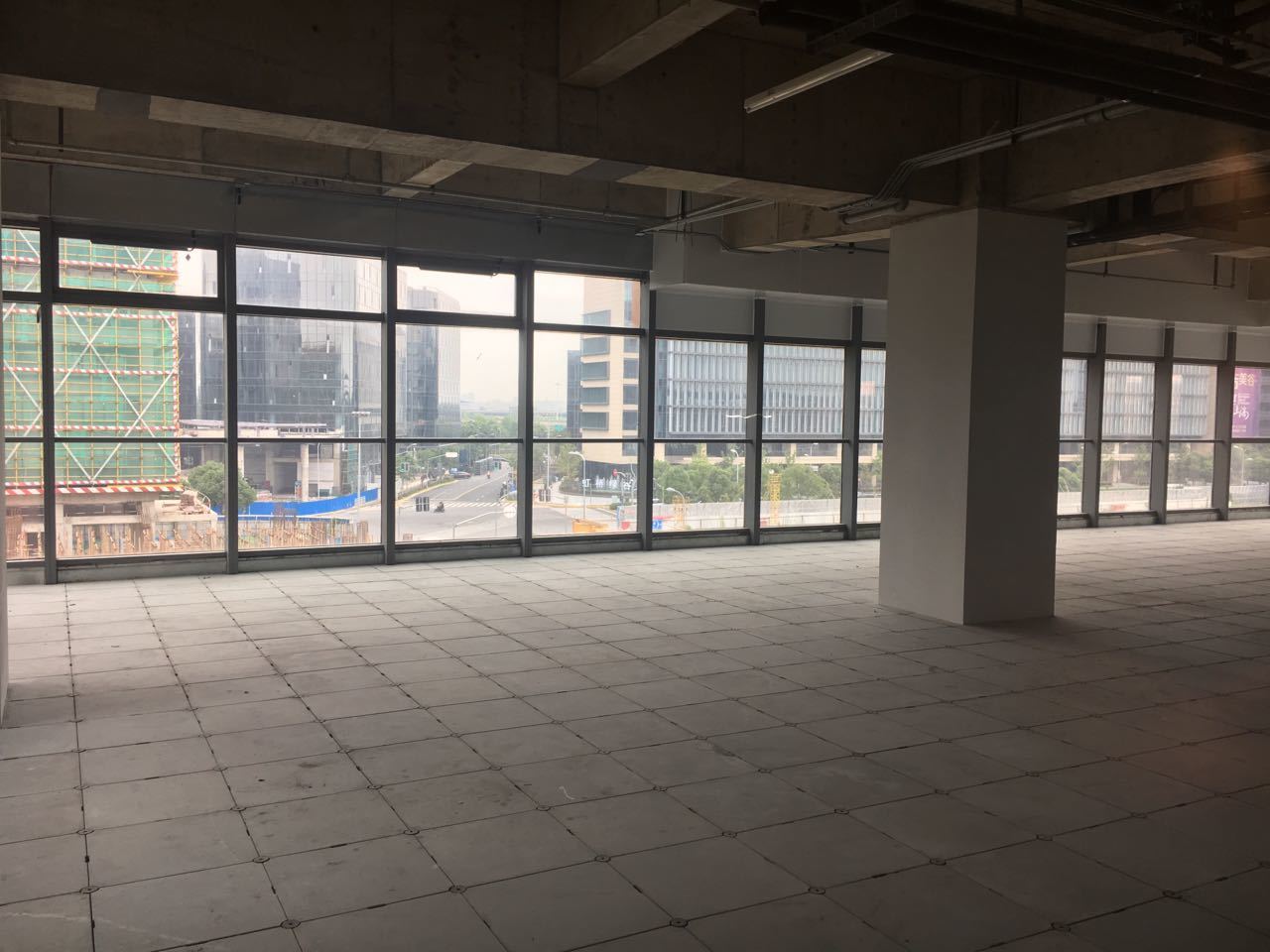 龙湖虹桥天街长宁 龙湖虹桥天街 208平米 毛坯