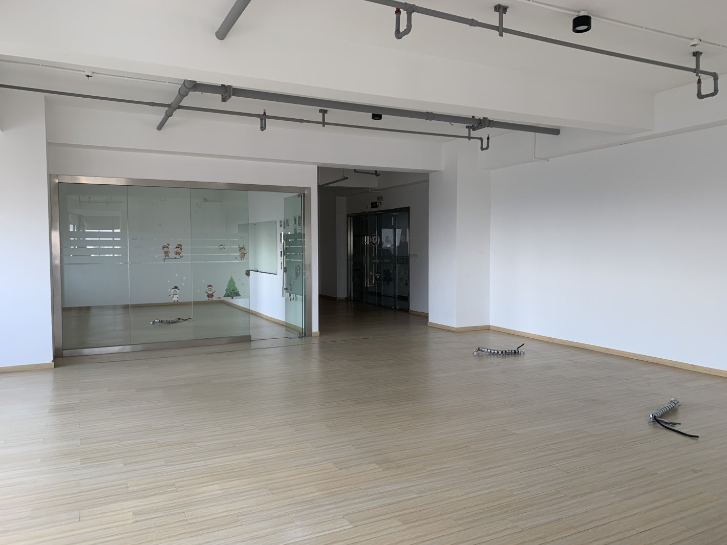 漕河泾国际孵化中心354平米办公室出租-租金价格3.24元/m²/天