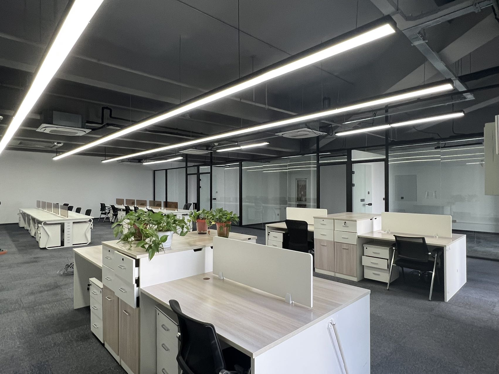 莱蒙国际中心323平米办公室出租-租金价格2.60元/m²/天