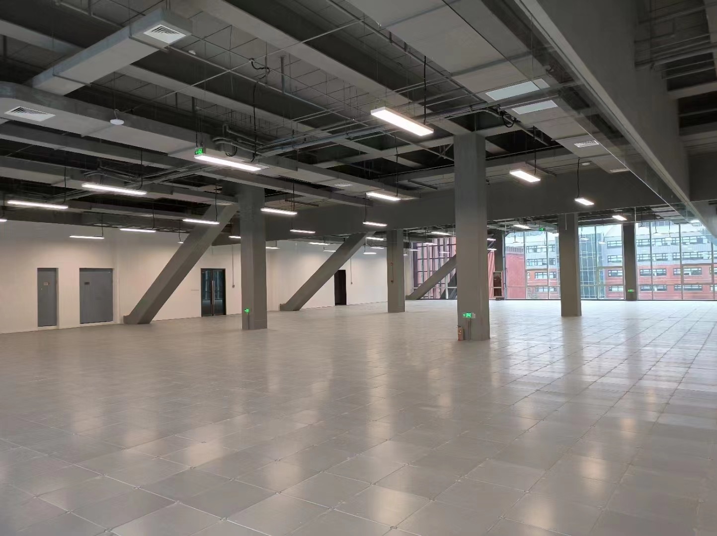 互联宝地二期2360平米办公室出租-租金价格4.50元/m²/天