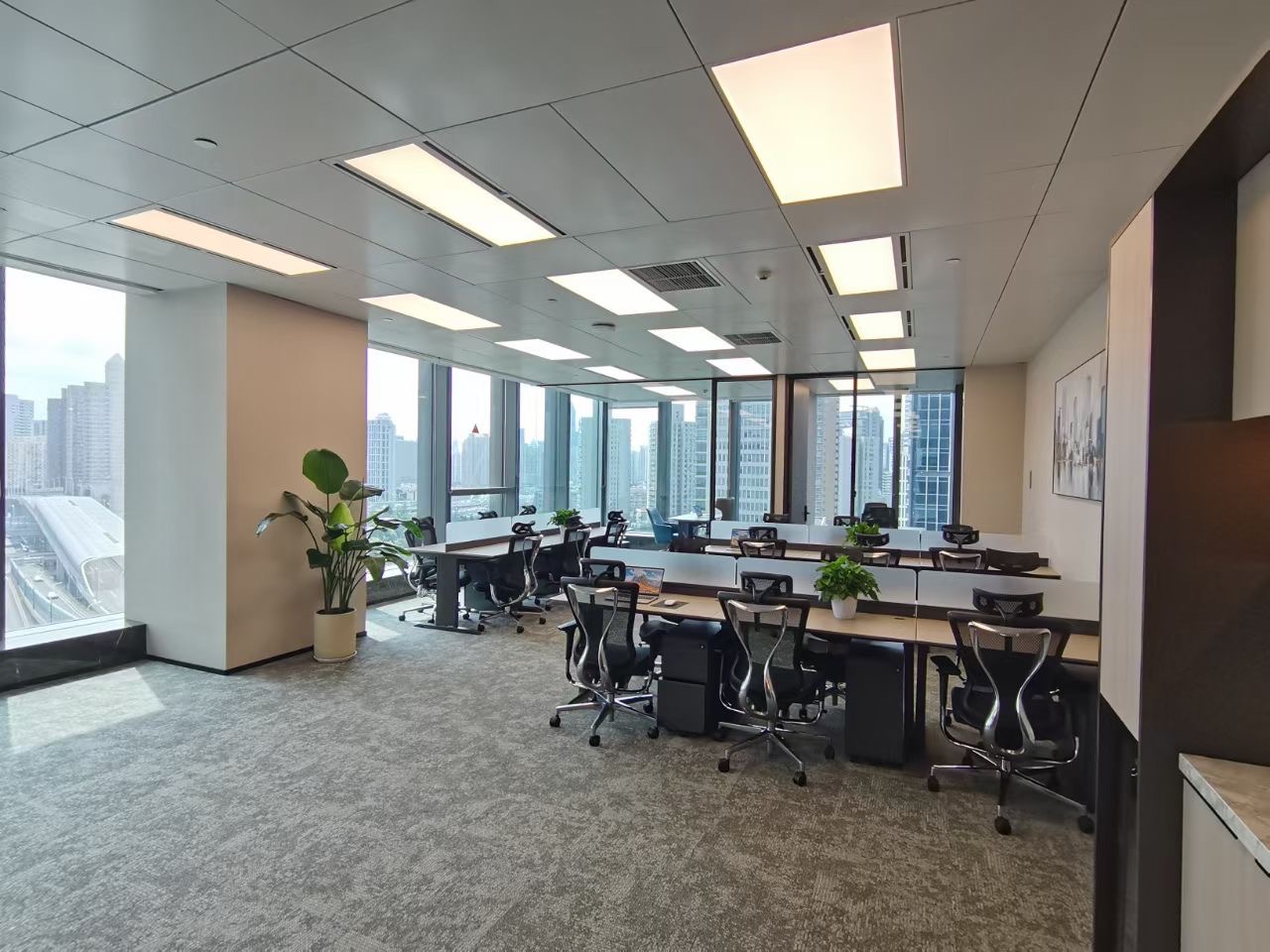 丽丰天际中心472平米办公室出租-租金价格5.90元/m²/天