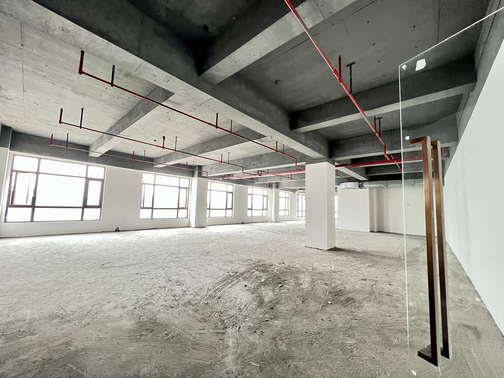 华大半导体产业园区2120平米办公室出租-租金价格4.50元/m²/天