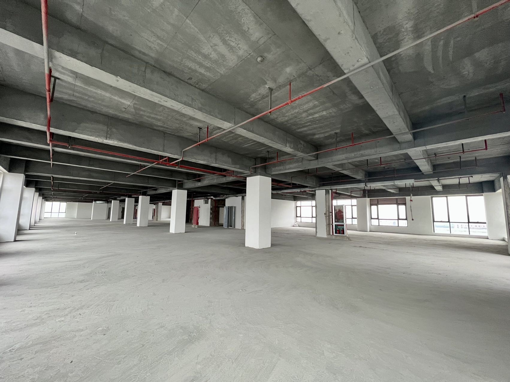 华大半导体产业园区2370平米办公室出租-租金价格4.50元/m²/天