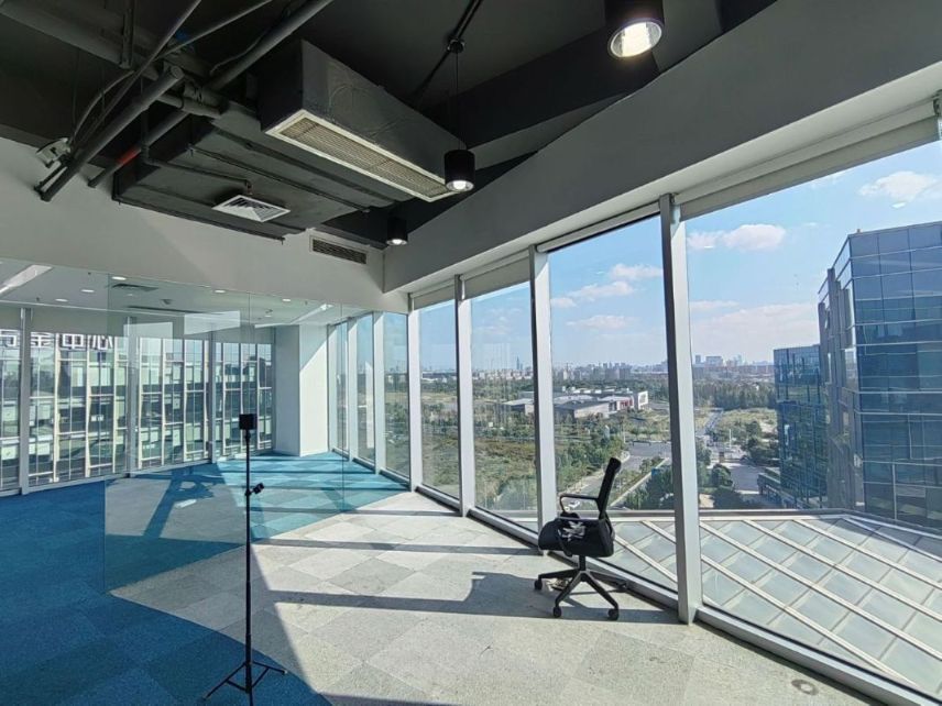 金桥万创中心185平米办公室出租-租金价格3.90元/m²/天