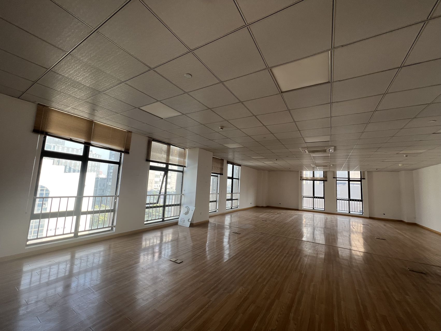 好唛士集团大厦90平米办公室出租-租金价格2.30元/m²/天