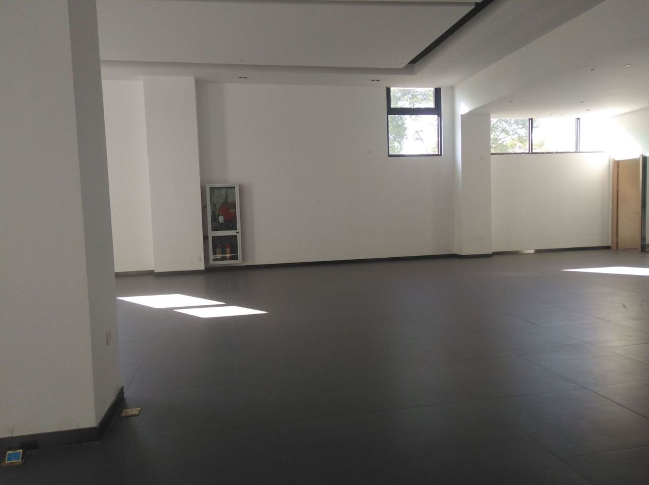 亿力创意园585平米办公室出租-租金价格1.60元/m²/天