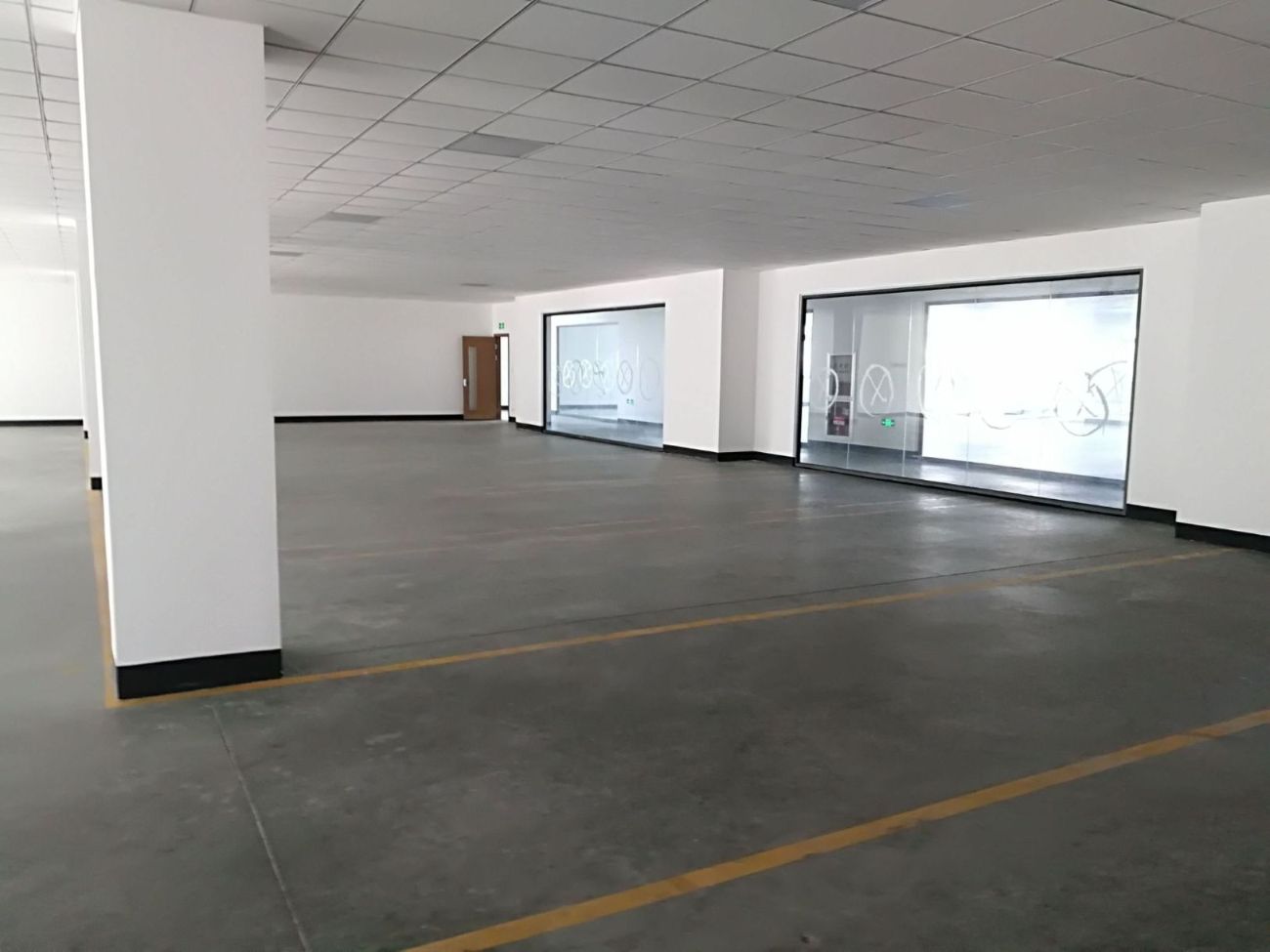 亿力创意园2725平米办公室出租-租金价格2.00元/m²/天
