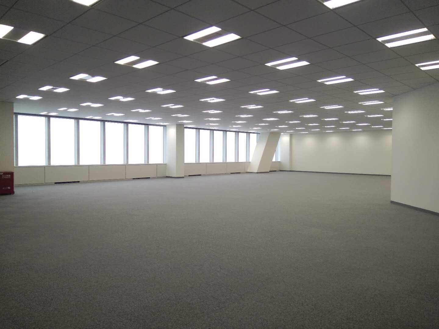 上海环球金融中心3000平米办公室出租-租金价格15.00元/m²/天