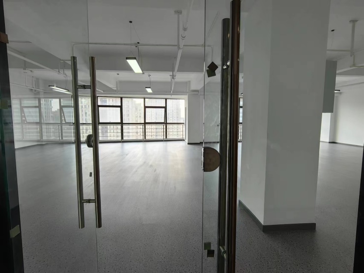新曹杨中南大夏240平米办公室出租-租金价格3.50元/m²/天