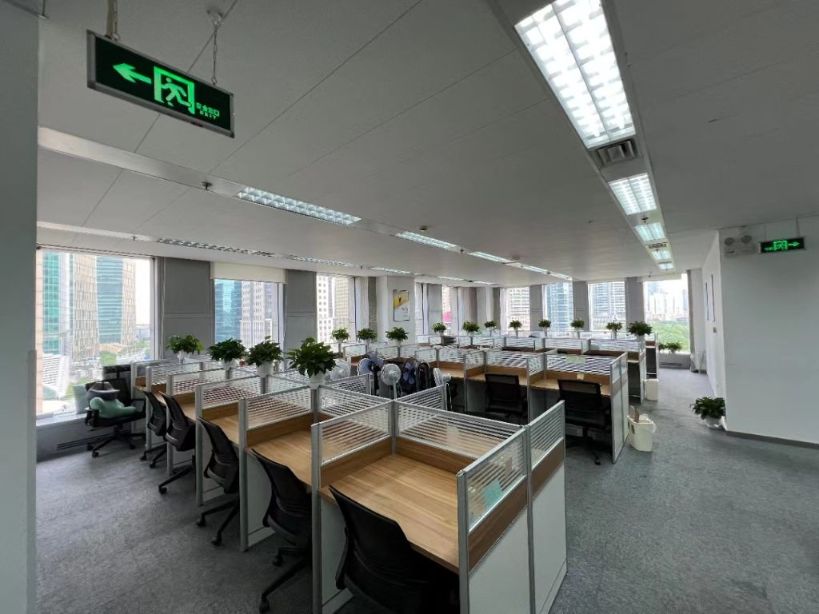 上海银行大厦140平米办公室出租-租金价格6.80元/m²/天